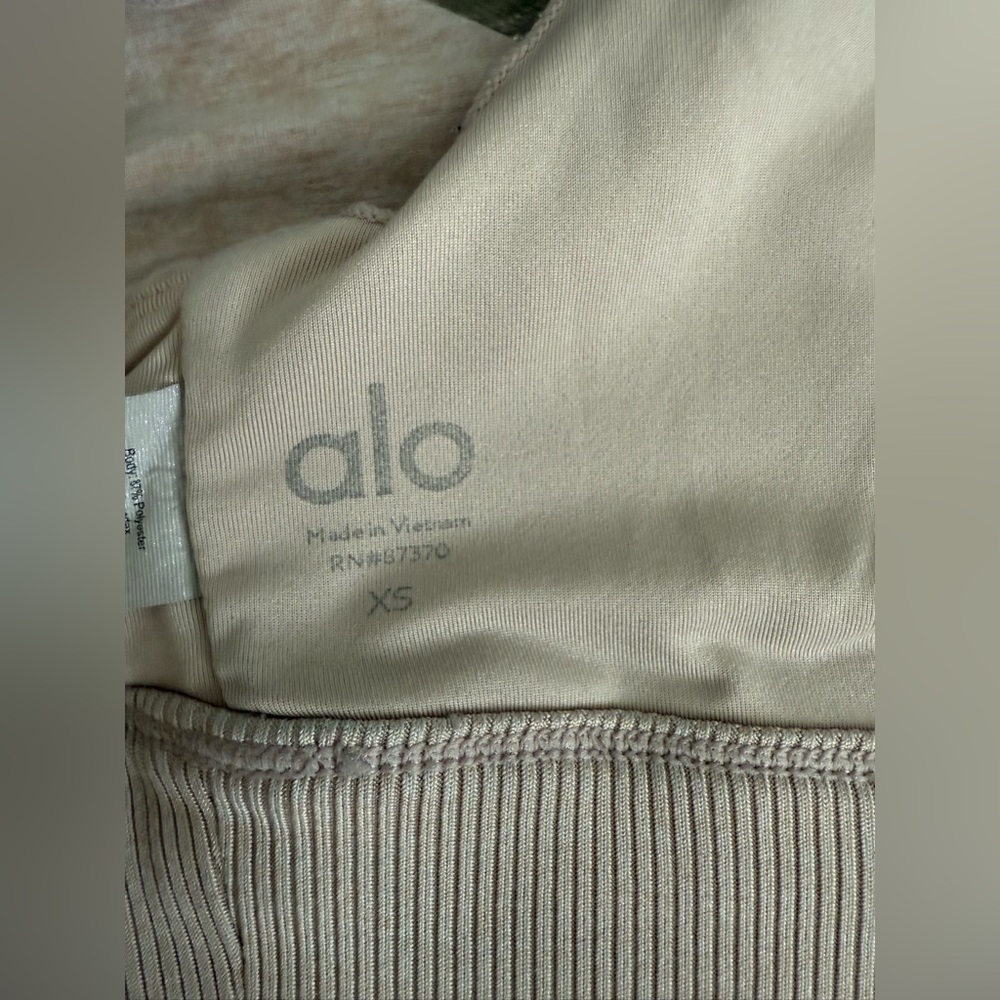 Alo Yoga Lavish Bra - Picture 4 of 5